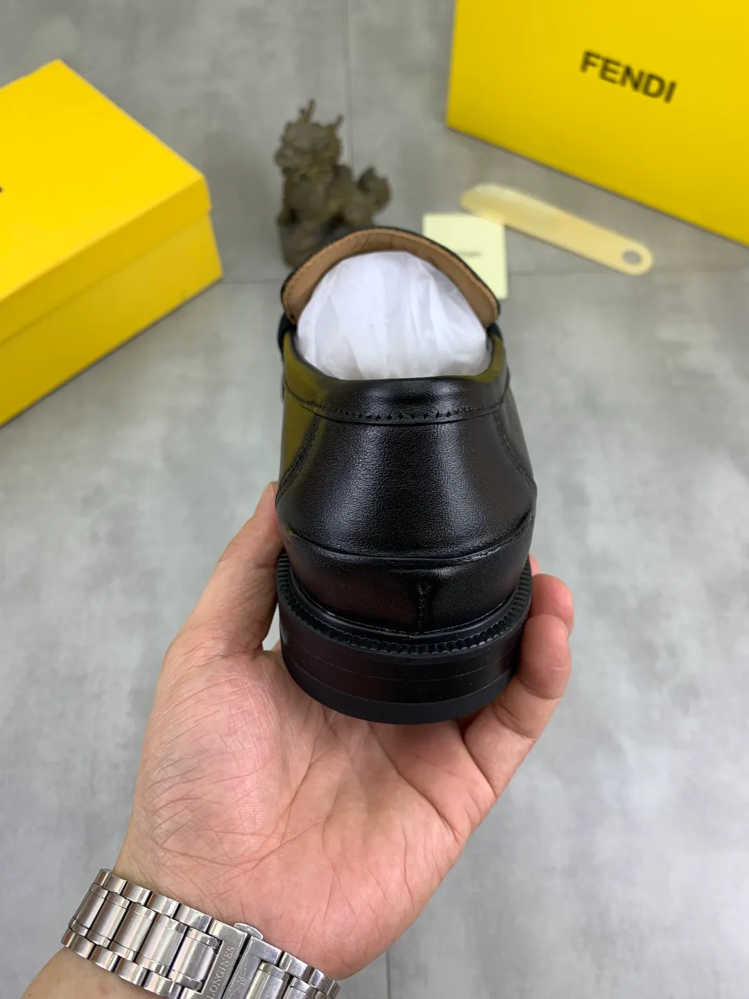 ​Men's shoes 💰P480💰[New model] Water dyed cowhide 🆘 The latest FENDI (Fendi) new casual leather shoes 🕶️🕶️Simple routing effect, showing an elegant and cool driving shoe 🎬Made of Italian 🇮🇹 imported calfskin + first-layer water-dyed cowhide lining🐂Excellent material🎬Detailed workmanship 🤗Comfortable foot feel➰➰. ​Pair it with any outfit to show your taste and temperament, low-key luxury ♻️Design ​simple and elegant ​noble and fashionable 🍃​Very loved and favored by trendy men 💓❤️Size: 38-44 2⃣️colors available